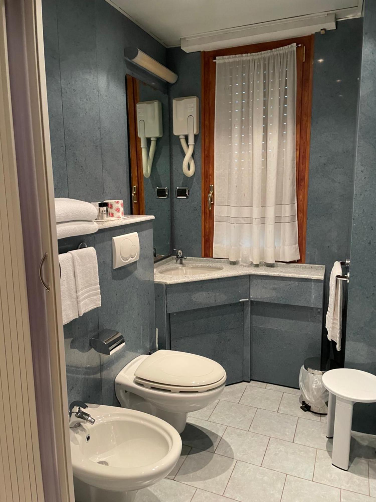Hotel Mondial Rapallo Zimmer foto
